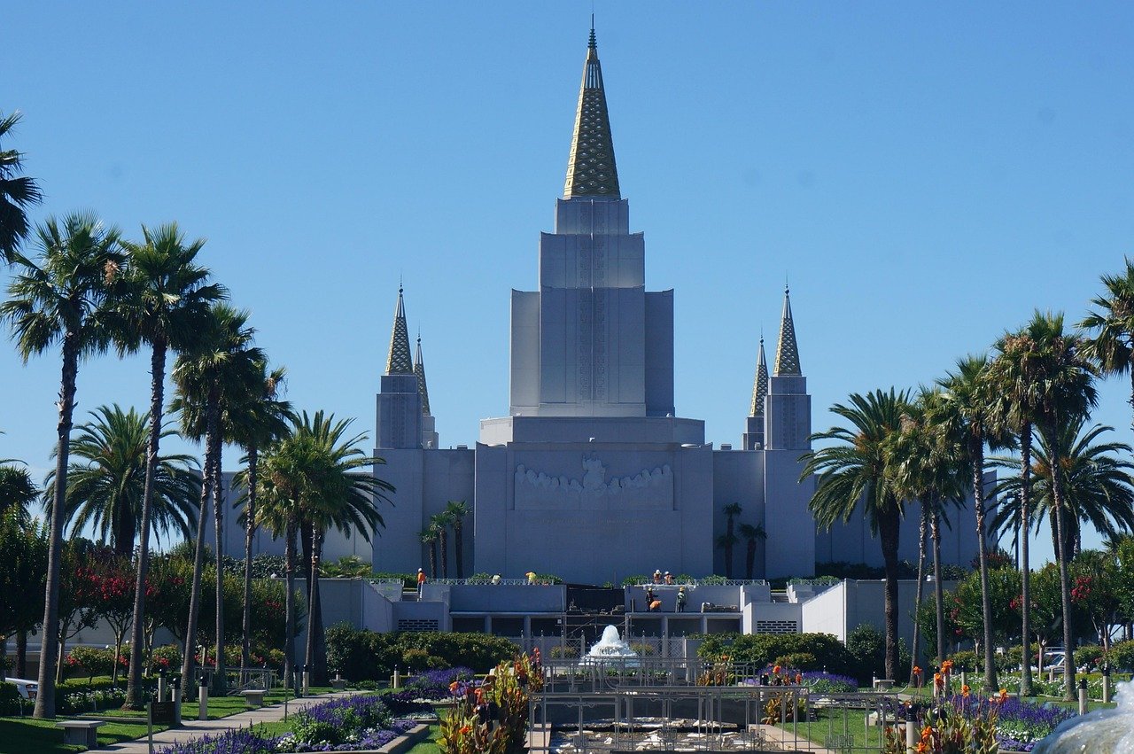 20 key differences between the New Testament Church (often referred to as the Church of Pentecost) and the Church of Jesus Christ of Latter-day Saints (LDS or Mormon Church)